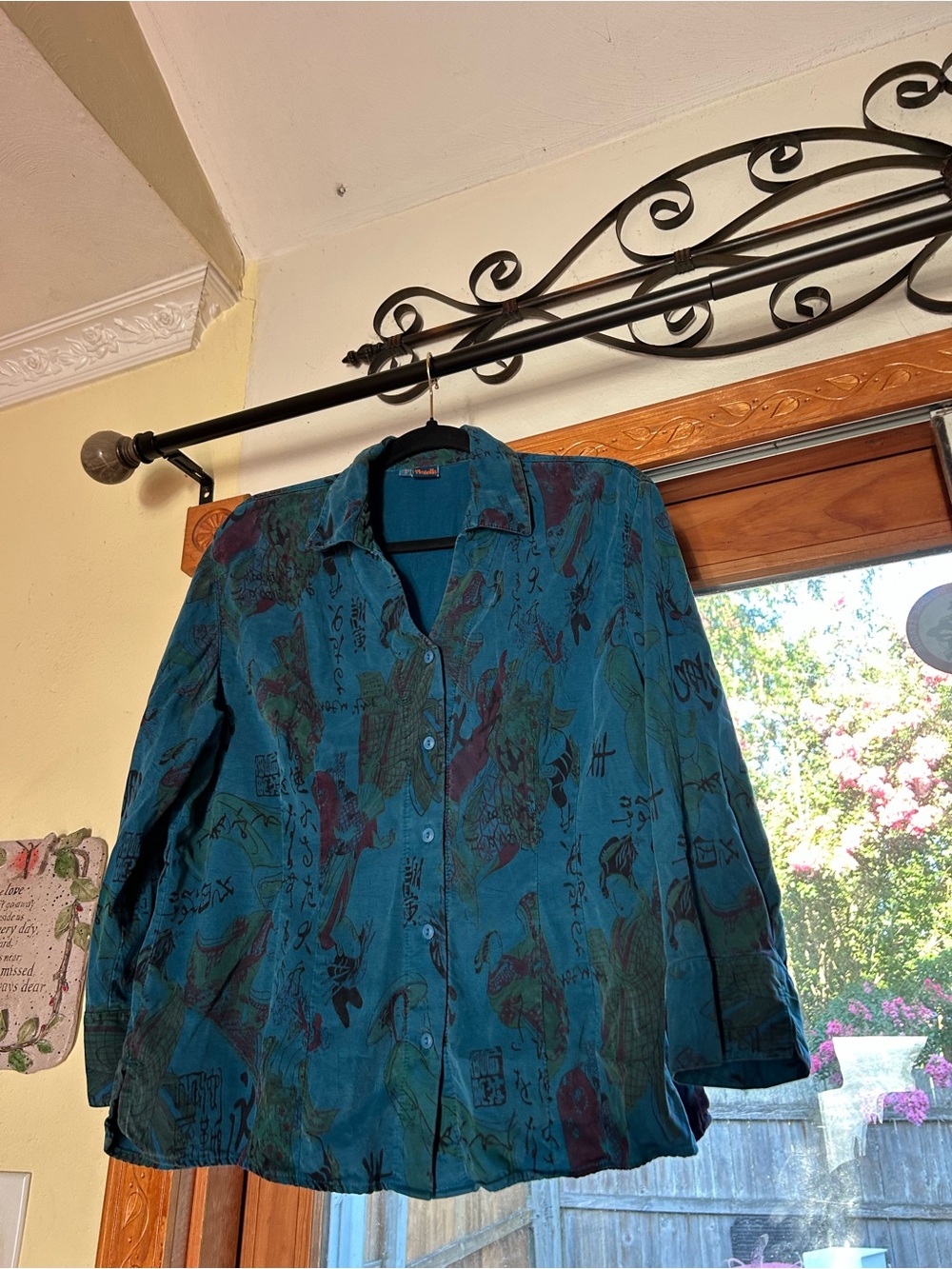 Tianello Japanese woman’s button down top size large kimono calligraphy fall